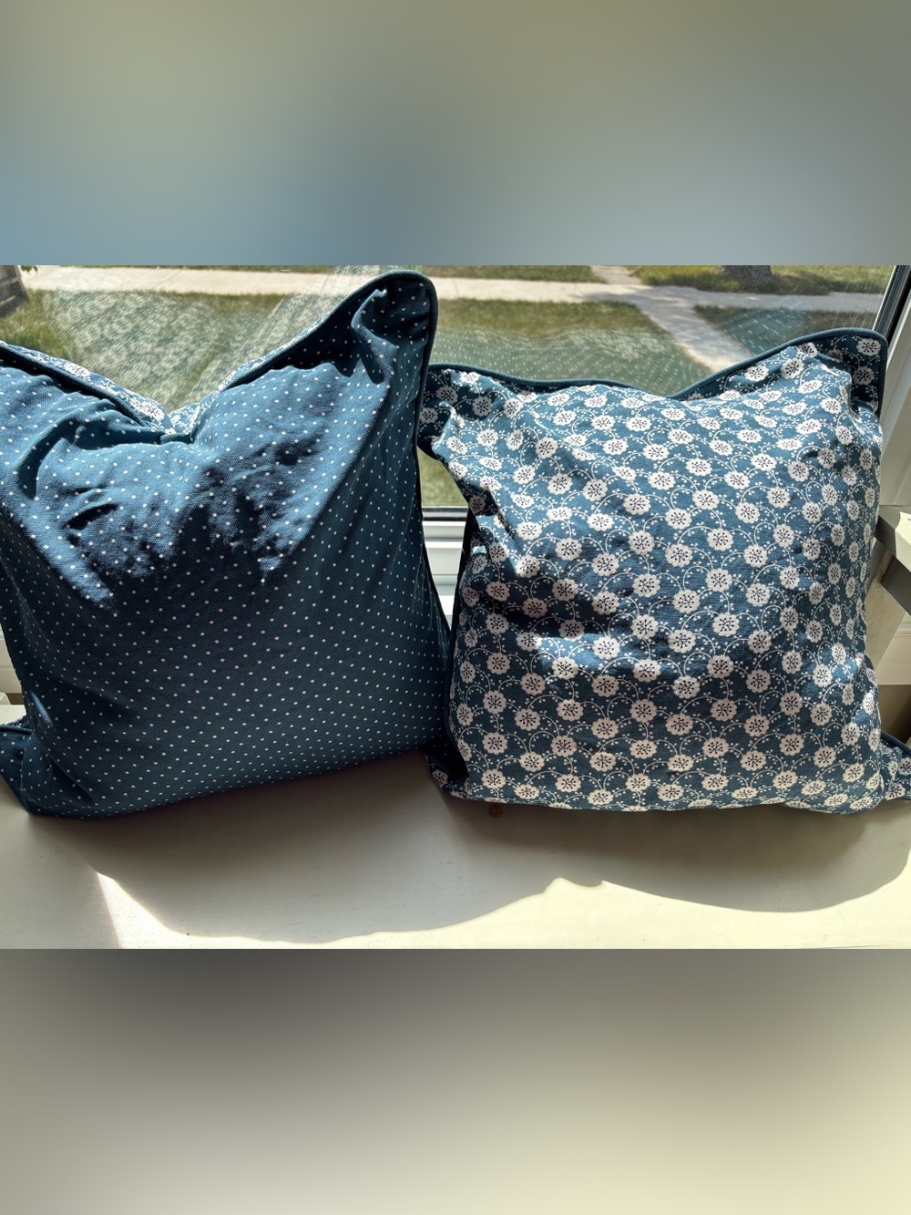Pillow covers (set of 2) 20”x20” Reversible pattern Blue
